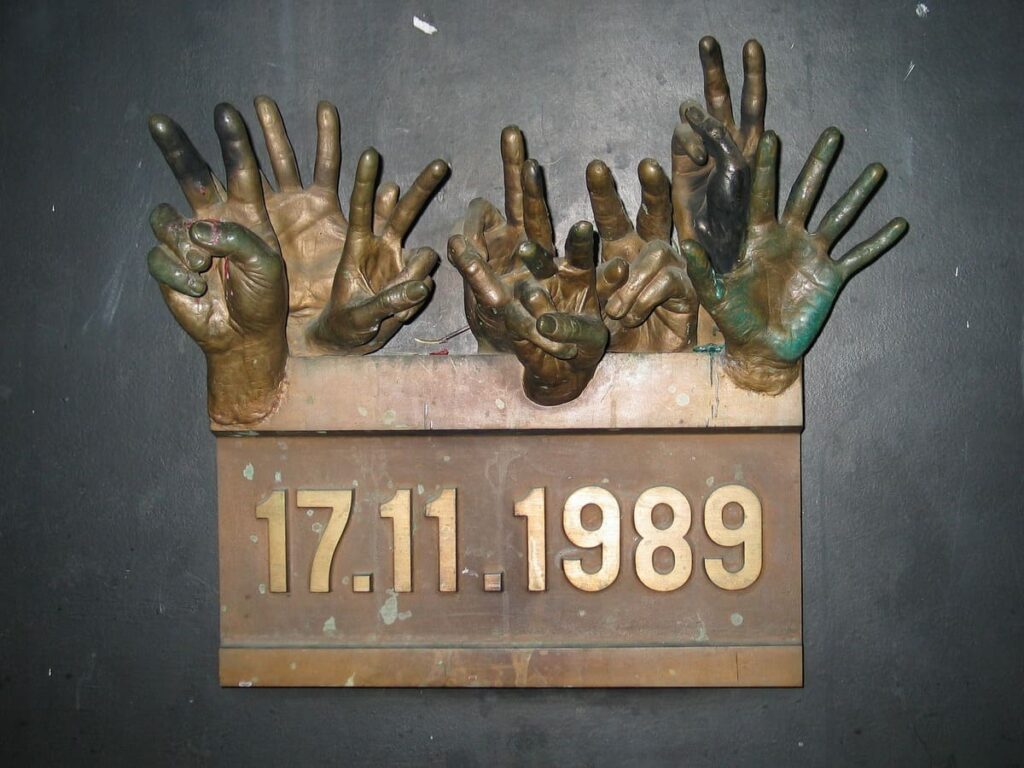 Jak média informovala o 17. listopadu