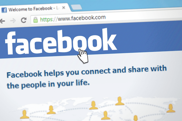 Facebook jako bašta dezinformátorů. Proč je na tom nejhůře ze všech?