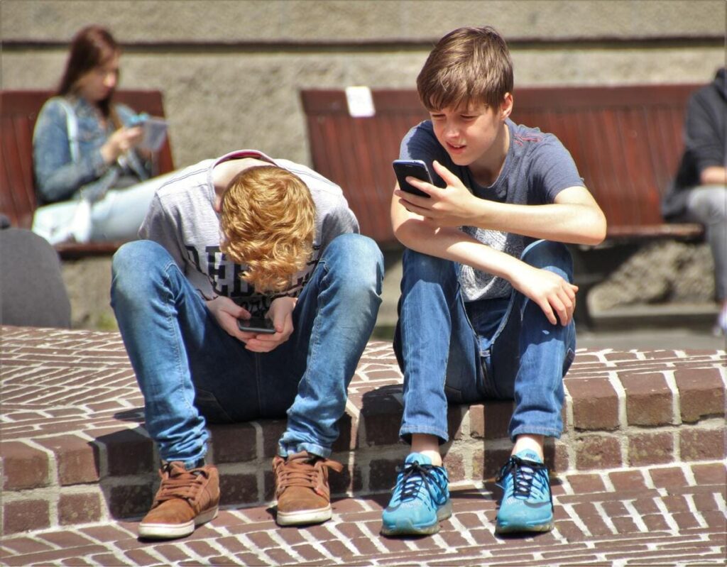 Blogový článek Hijacked brain: Když jsou teenageři závislí na sociálních sítích