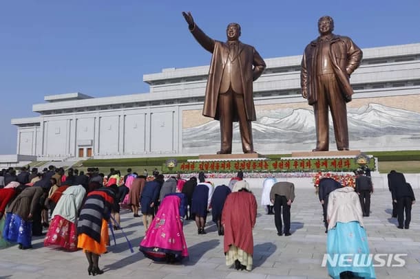 sochy Kim Il-songa a Kim Il-conga-2
