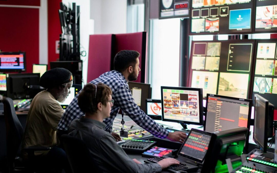 Důvěra v&nbsp;média se propadá, zpravodajství kralují sociální sítě, vyplývá ze studie